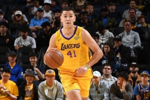 外线神准！斯威德6记三分球砍下24分8篮板1抢断