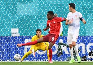 九游游戏-队报：吉达国民有意扎卡里亚，沙特方面开出的高薪让该球员心动