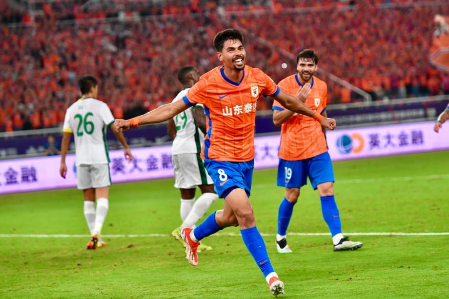 九游APP-中超-卡扎大四喜马德鲁加双响 泰山6-0大胜国安